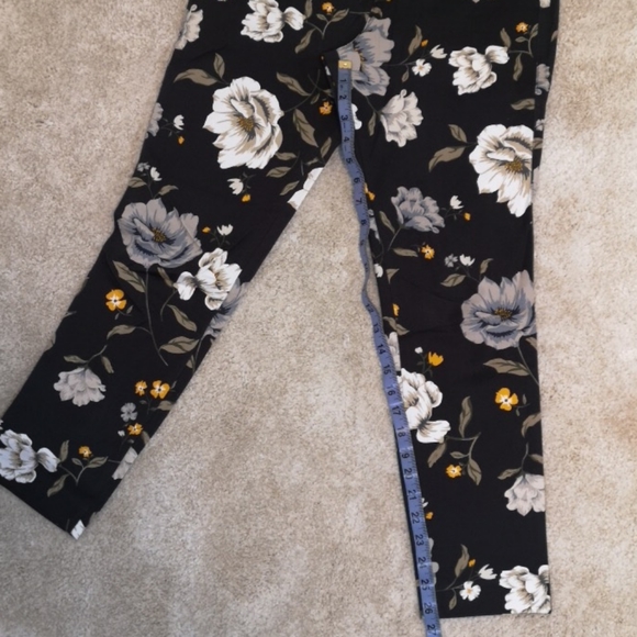 🎉SALE 2/$35🎉 - Picture 6 of 7